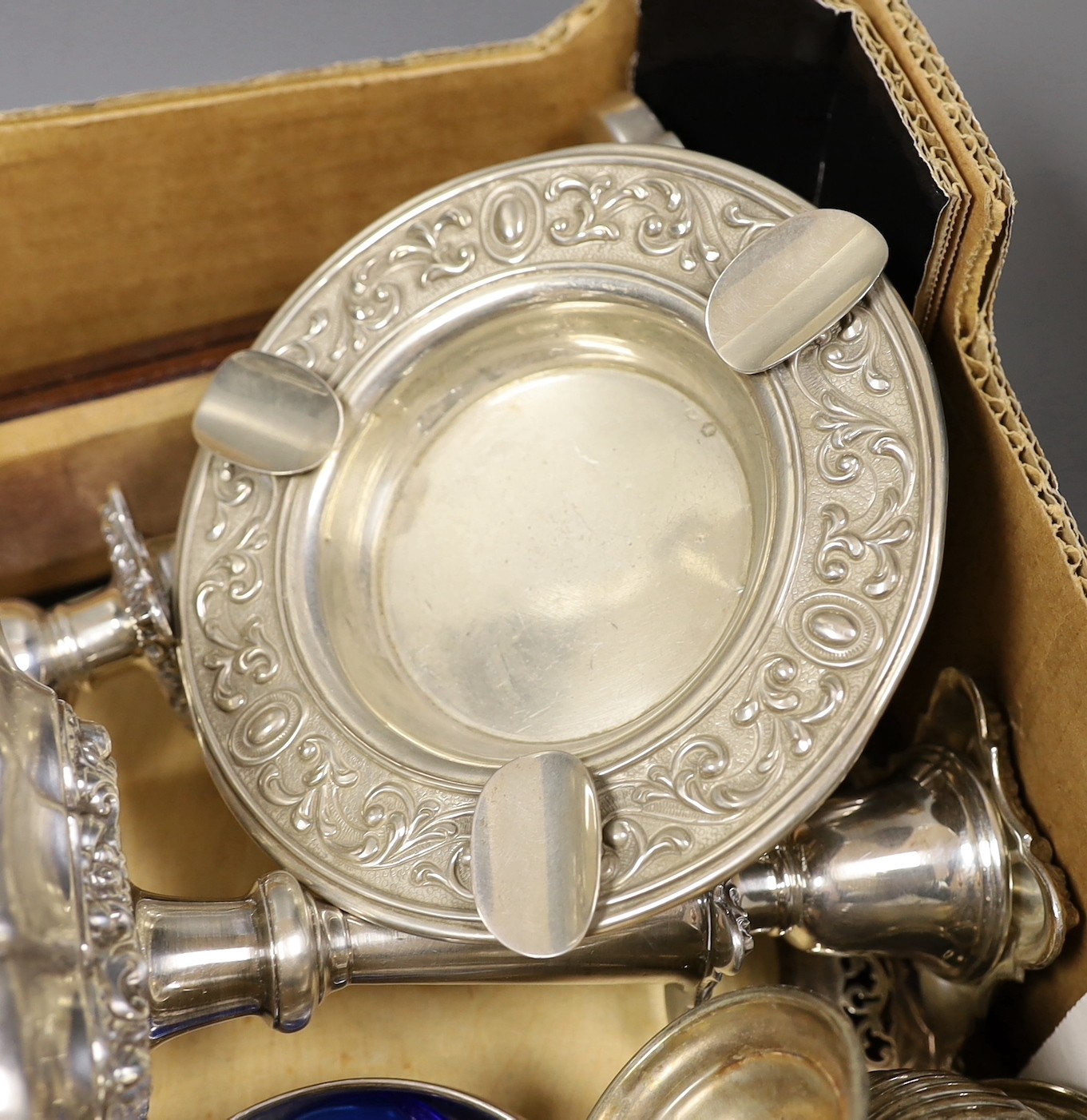 Sundry items of silver, white metal and plated items including a cased silver handled button hook, a silver mounted cylindrical jar and cover, two silver pill boxes including modern novelty banjo shape, a 900 standard di